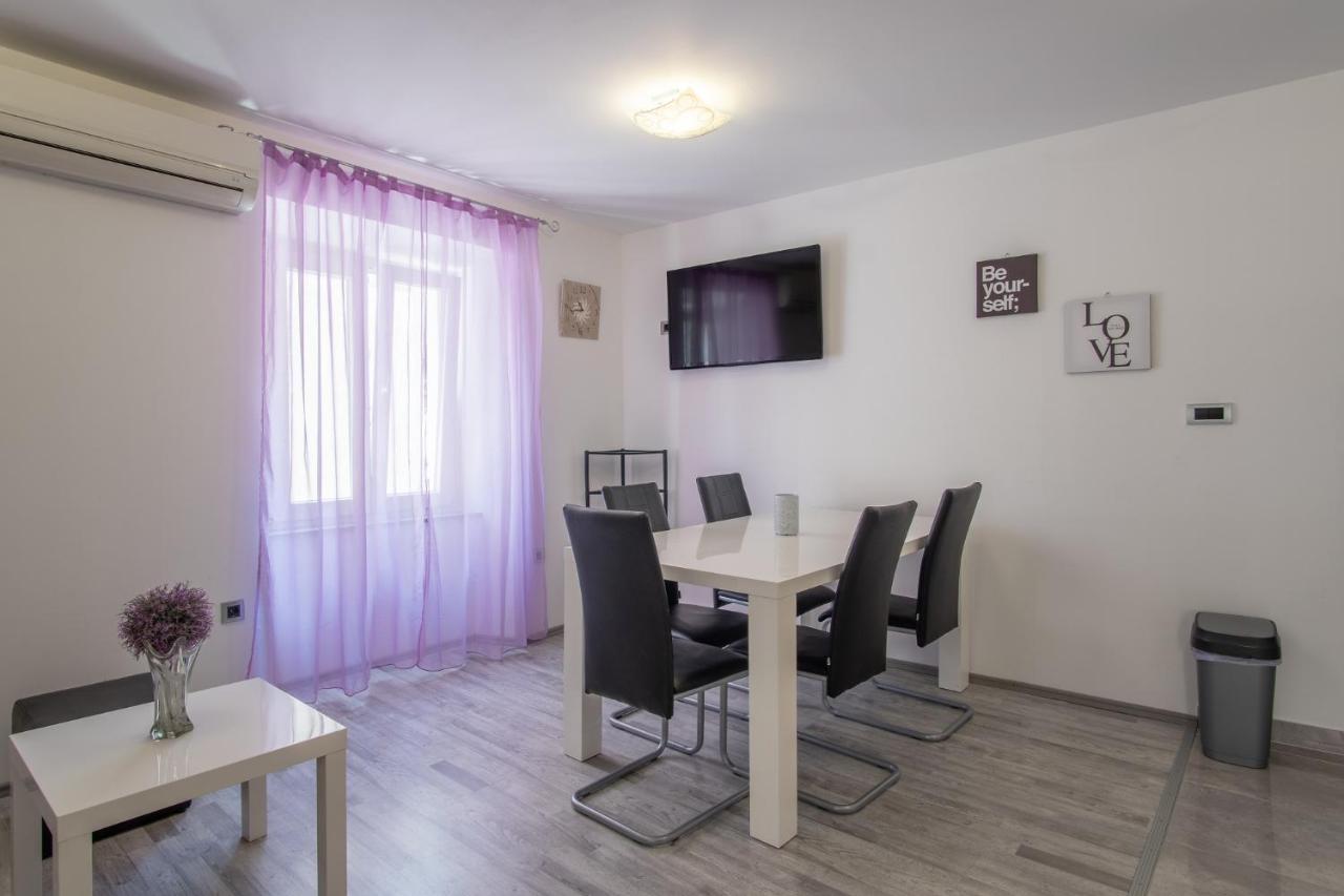 Private Holliday Apartment Pag Town Exterior foto
